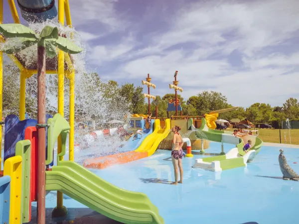 Wasserspielplatz auf dem Roan-Campingplatz Bi Village.