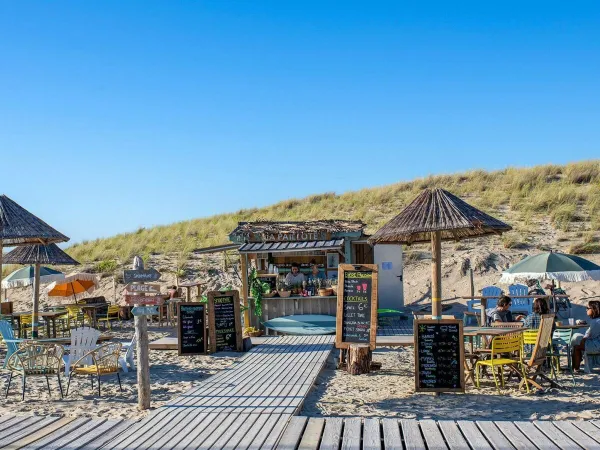 Strandbar am Sandstrand des Campingplatzes Roan Atlantic Club Montalivet.