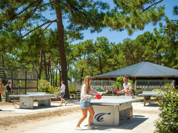Spielen Sie Tischtennis auf dem Campingplatz Roan Atlantic Club Montalivet.