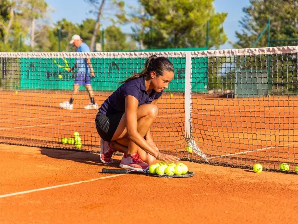 Tennis auf dem Campingplatz Roan in der Ferienanlage Zaton.