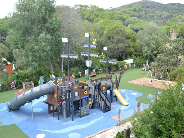 ruhigen Spielplatz auf dem Roan Camping Rosselba.