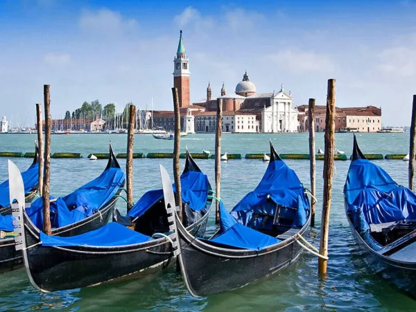 Besuchen Sie die Stadt Venedig vom Roan Campingplatz Sole Family Camping Village aus.