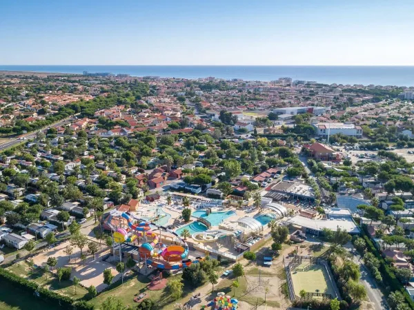 Ein Blick von oben auf den Roan-Campingplatz Le Soleil Méditerranée.