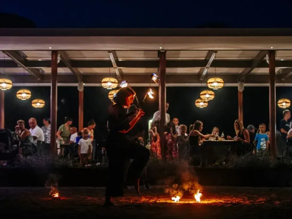 Showabend beim Abendessen im Roan Campingplatz Zaton Holiday Resort.