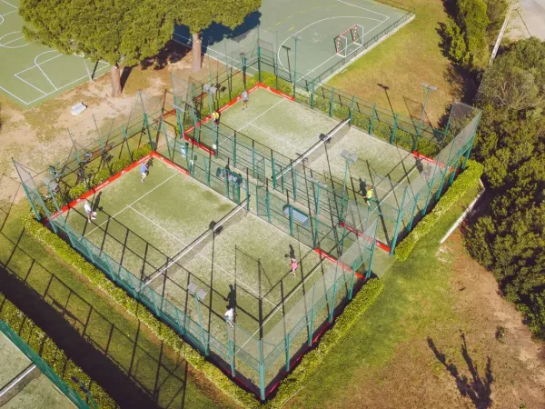 Padelplätze auf dem Roan-Campingplatz Playa Montroig.
