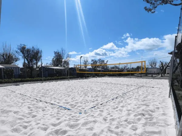 Beachvolleyballplatz auf dem Campingplatz Roan Le Castellas.