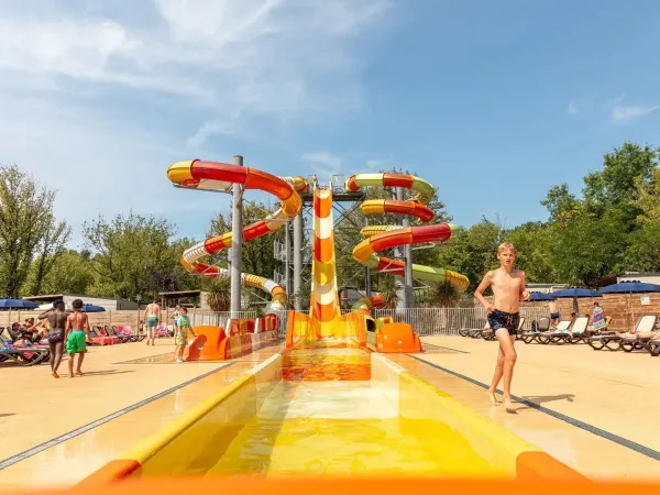 Wasserrutschen auf dem Campingplatz Roan Château de Fonrives.