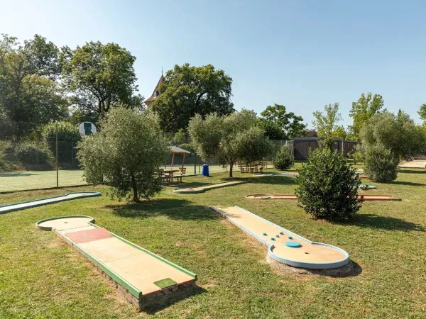 Minigolf auf dem Campingplatz Roan Château de Fonrives.