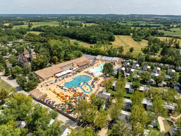Luftaufnahme des Campingplatzes Roan Château de Fonrives