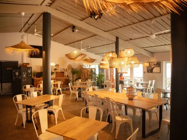 Das Restaurant des Campingplatzes Roan Château de Galaure.
