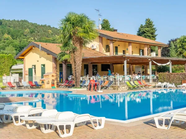 Schwimmbad des Campingplatzes Okay Lido in Roan.