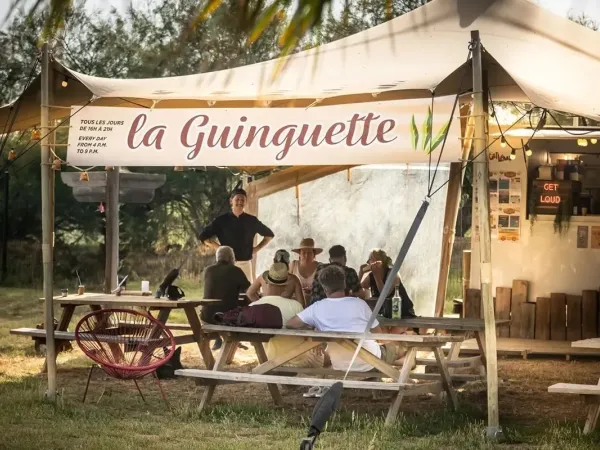 Nacht der Essenswagen auf dem Campingplatz Roan Méditerranée Plage.