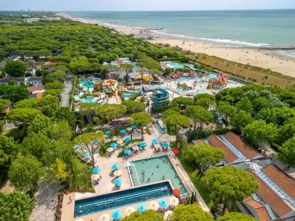 Erneuertes Schwimmbad in der Saison 2025 auf dem Campingplatz Roan Union Lido Mare.