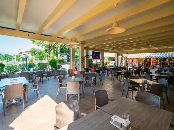 Ein Restaurant auf dem Campingplatz Roan Union Lido Mare.