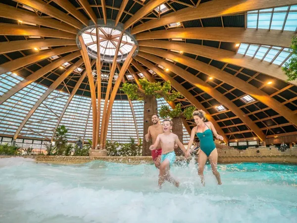 Luftaufnahme des Roan Camping des Ormes.