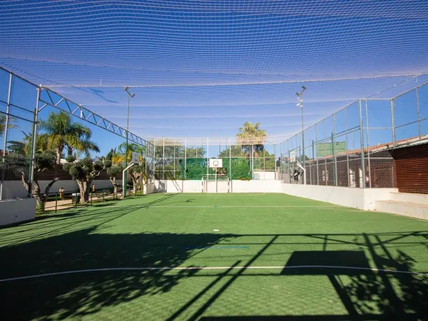 Der Sportplatz des Campingplatzes Roan Alannia Els Prats.