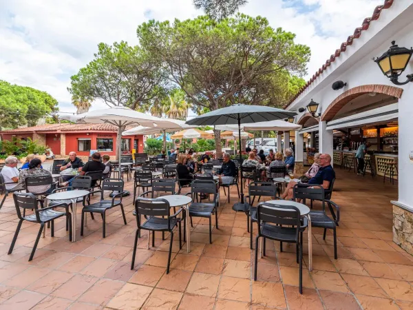 Die stimmungsvolle Terrasse des Roan-Campingplatzes Bella Terra.