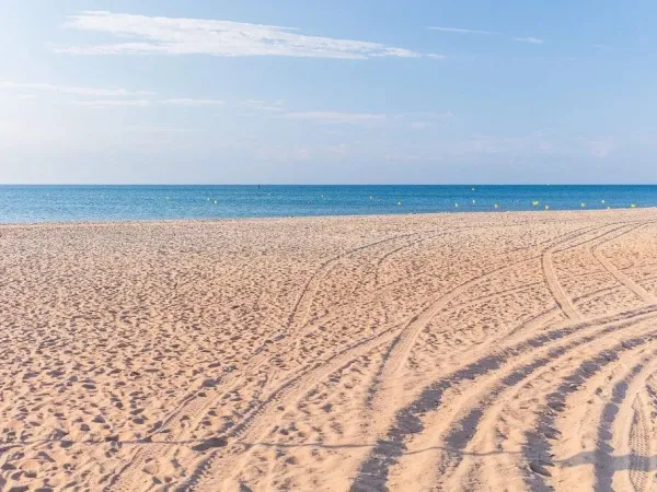 Der Strand in der Nähe von Roan Camping Les Sablines.