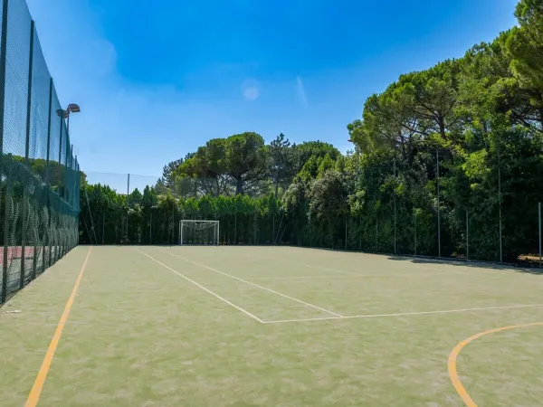 Fußball- und Sportplatz des Campingplatzes Roan Marina Julia Camping Village.