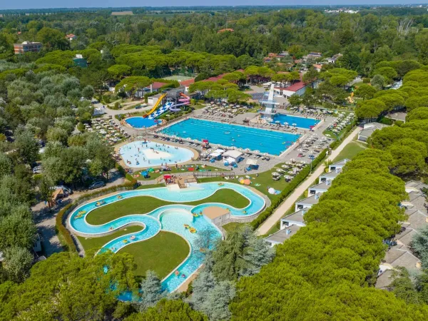 Übersicht über die Pools auf dem Campingplatz Roan Marina Julia Camping Village.