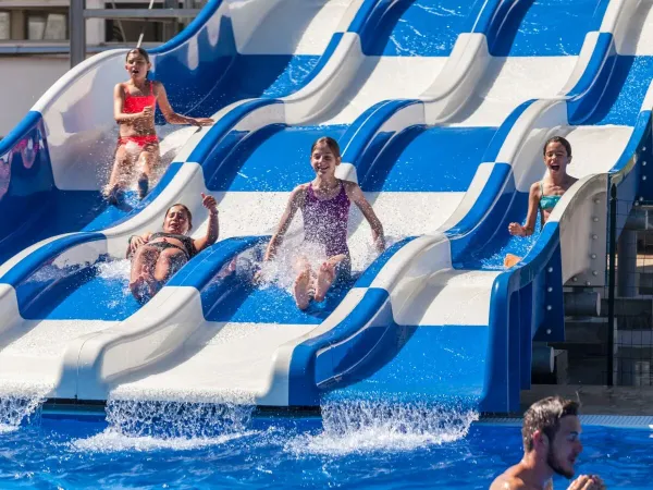 Lustige Familienrutsche auf dem Campingplatz Marina Julia Camping Village in Roan.