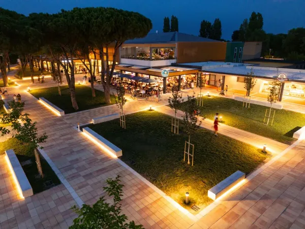 Attraktives Wandergebiet mit Restaurant auf dem Roan Campingplatz Pra'delle Torri.