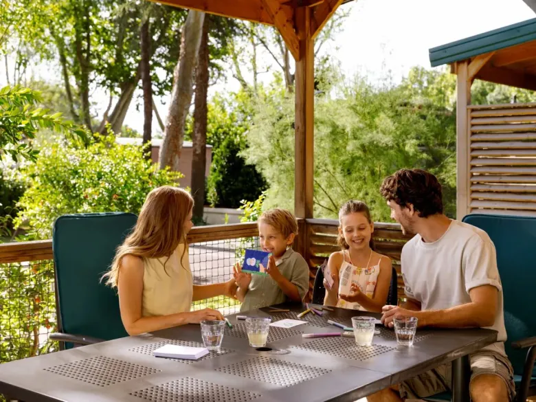 Familienspaß am Wasser in der Nähe von Roan camping Del Garda.