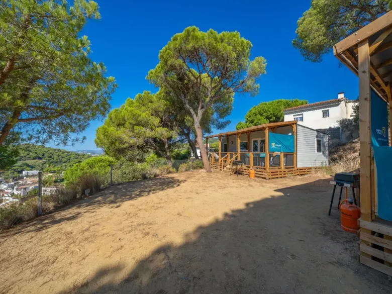 Premium Plus Lounge mit Meerblick auf dem Campingplatz Roan in Cala Canyelles.