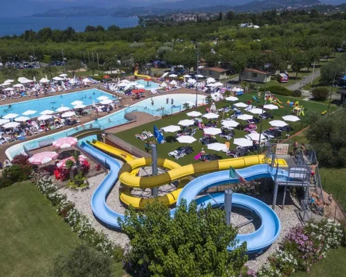 Übersicht Schwimmbad auf dem Campingplatz Roan Delle Rose.