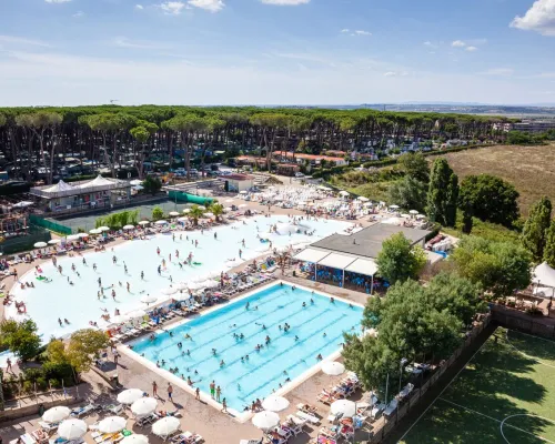 Übersicht Schwimmbad auf dem Campingplatz Roan Fabulous.