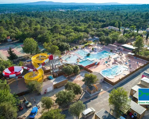 Übersicht Schwimmbad auf dem Roan Camping Du Verdon.