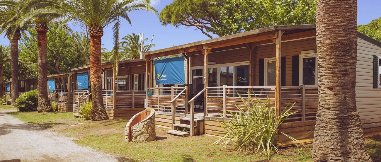 Luxus-Mobilheime auf dem Roan-Campingplatz Playa Montroig.