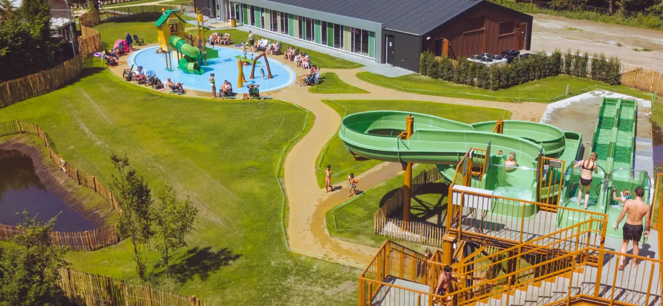 Das Außenschwimmbad des Campingplatzes Marvilla Parks Kaatsheuvel.